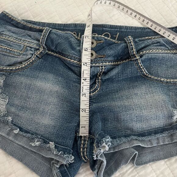 Rue21 short jean shorts size 5/6 beweled pockets - Picture 6 of 7